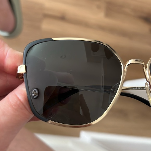 Good Condition, Authentic Prada polarized sunnies. - Picture 9 of 10